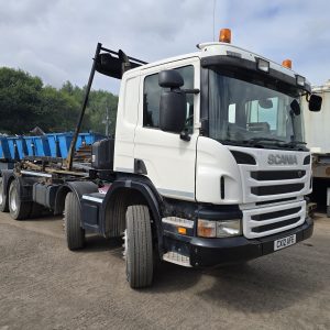 SCANIA P400 8X4 HOOKLIFT