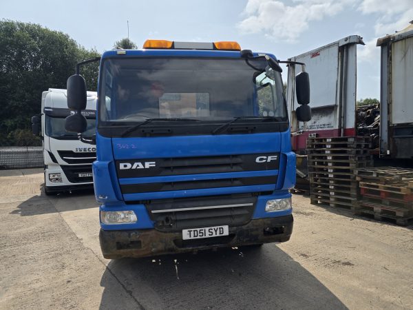 DAF CF75-310 6X2 FLATBED TRUCK - Image 3