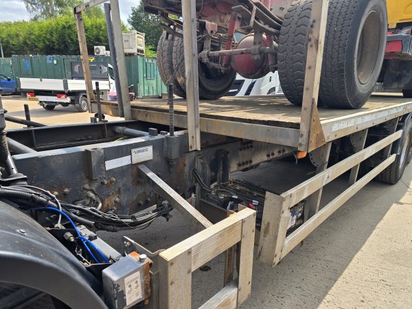 DAF CF75-310 6X2 FLATBED TRUCK - Image 7