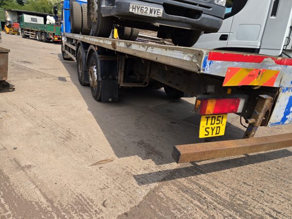 DAF CF75-310 6X2 FLATBED TRUCK - Image 9