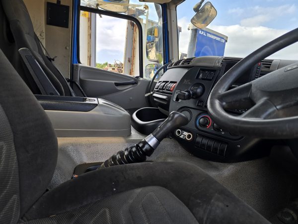 DAF CF75-310 6X2 FLATBED TRUCK - Image 14