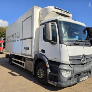 MERCEDES 1824 FRIDGE BOX